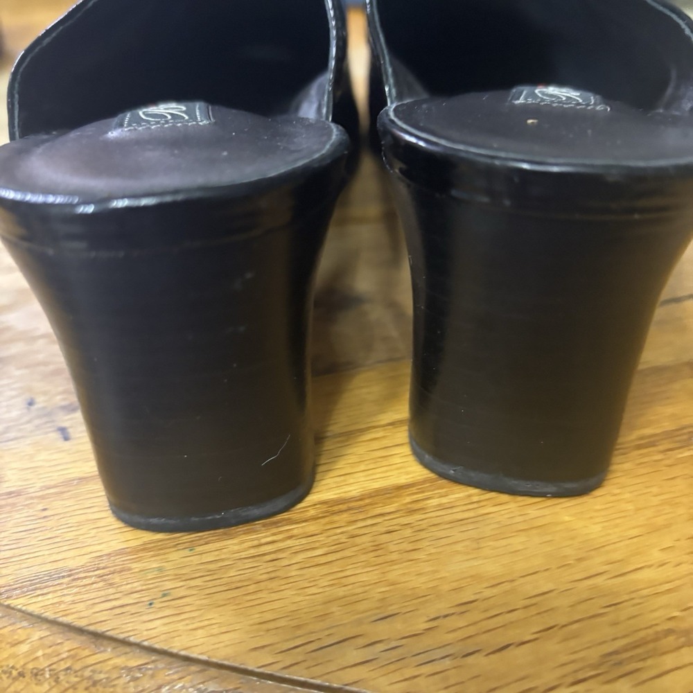 Brighton Women's Slip On Mile Black Leather 8.5 M Block Heel 2"‎ Silver Charm - Picture 3 of 9